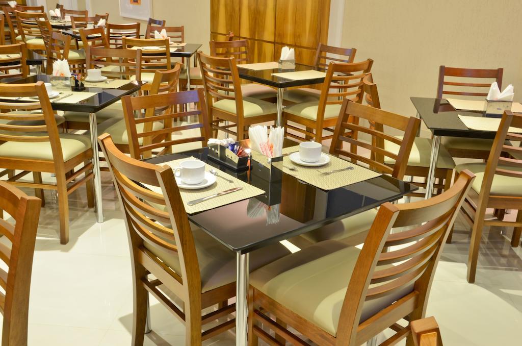 Capri Hotel Дуки-ди-Кашиас Экстерьер фото